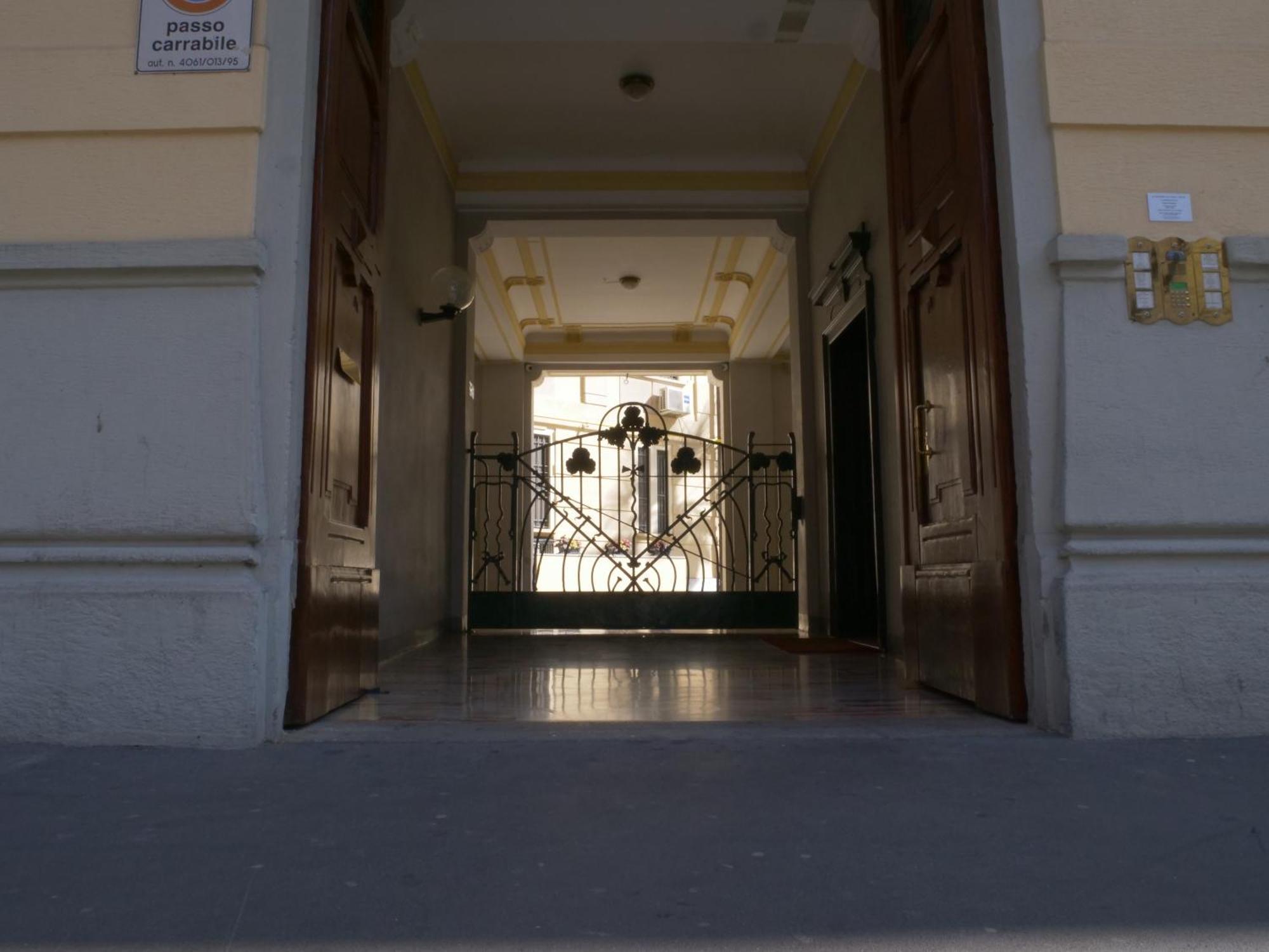 Wonderful Downtown Apartment-Hd Netflix, King-Size Bed, Two Minutes' Walk From Metro Milan Bagian luar foto