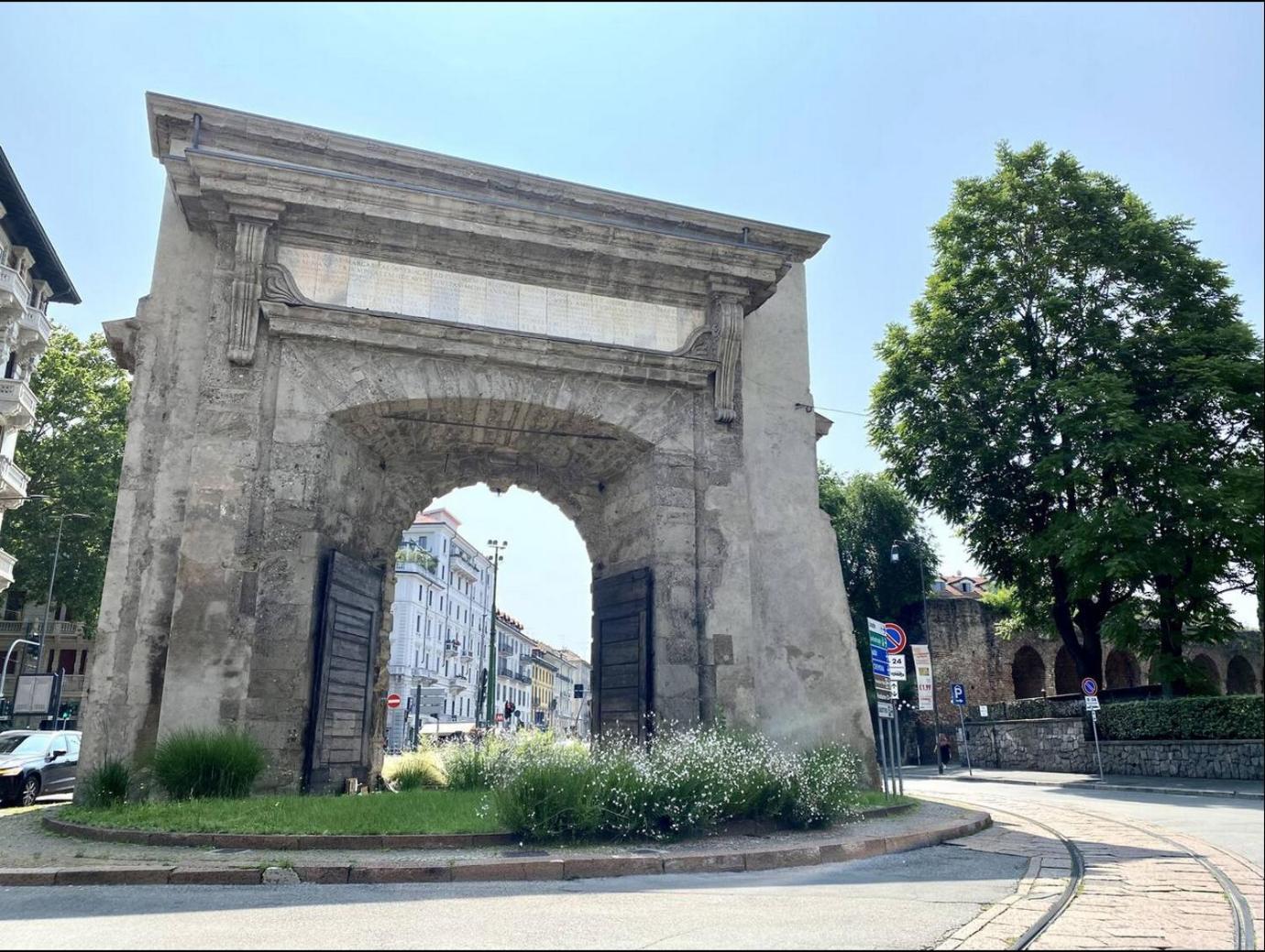 Wonderful Downtown Apartment-Hd Netflix, King-Size Bed, Two Minutes' Walk From Metro Milan Bagian luar foto